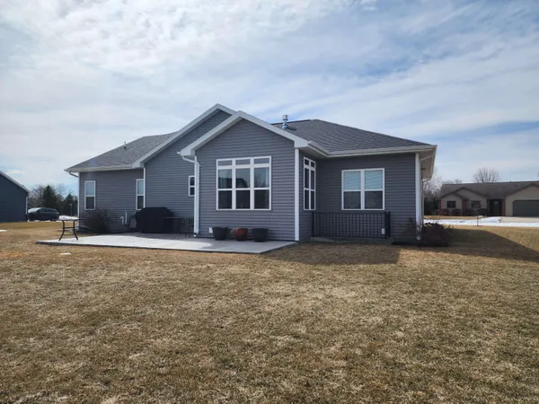 $499,000 | 124 Fox Trail, Hilbert, WI 54129