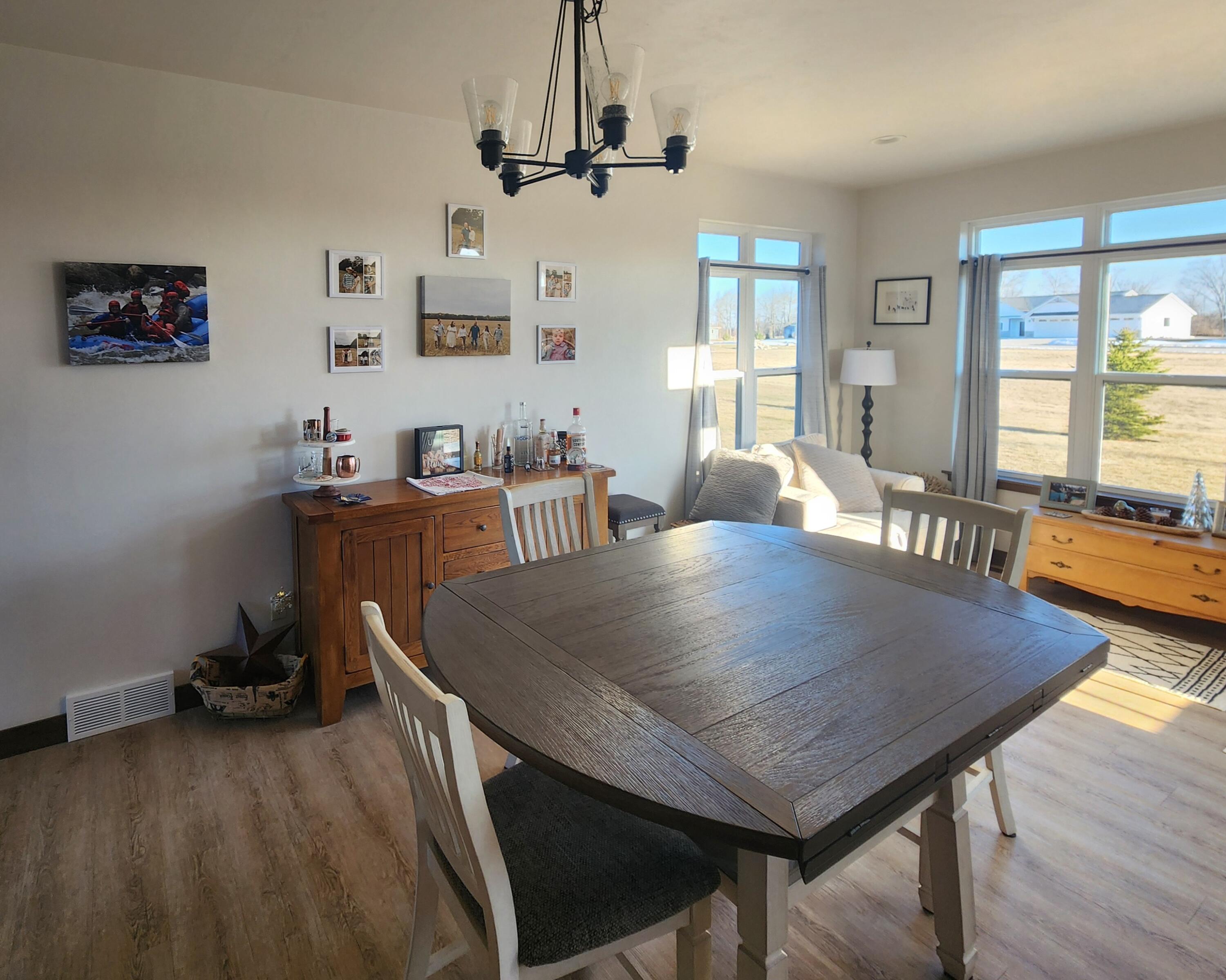 124 Fox Trail Hilbert, WI 54129 - Photo 5 of 21 7_76714426_9_1775176256