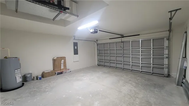 a view of an entryway of the house