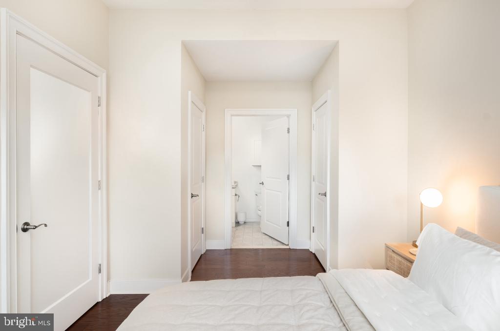 1900-20 Arch Street, Unit 211 Philadelphia, PA 19103 - Photo 6 of 30 a bedroom with a bed and a lamp