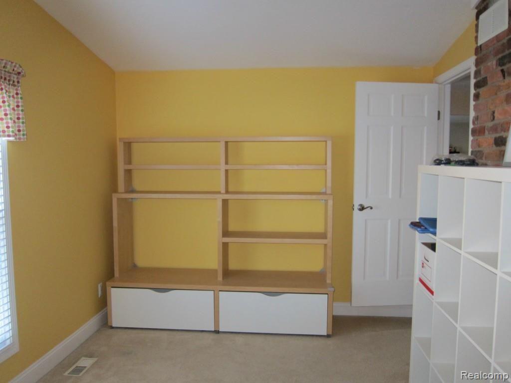 25260 Rutledge Crossing Farmington, MI 48335 - Photo 34 of 37 IMG_6200.jpg
