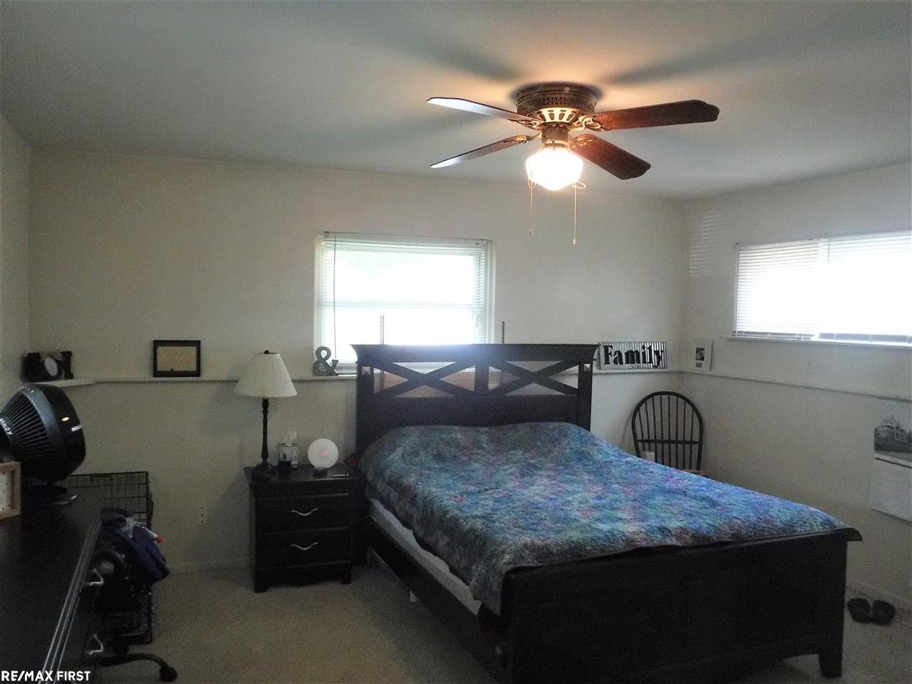 2030 Roslyn Road Grosse Pointe Woods, MI 48236 - Photo 5 of 7