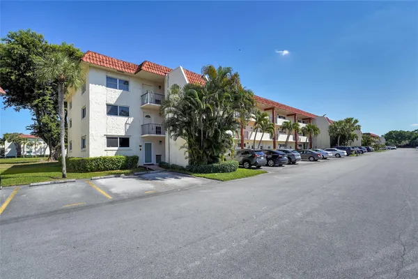 $3,300 | 8980 South Hollybrook Boulevard, Unit 304, Pembroke Pines, FL 33025