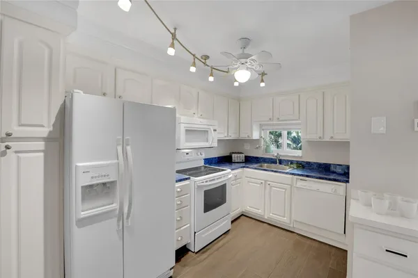 $3,300 | 8980 South Hollybrook Boulevard, Unit 304, Pembroke Pines, FL 33025