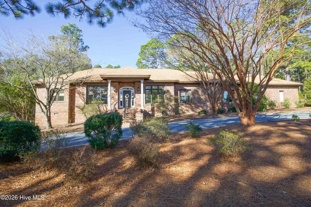 $1,075,000 | 110 Woodenbridge Lane, Pinehurst, NC 28374