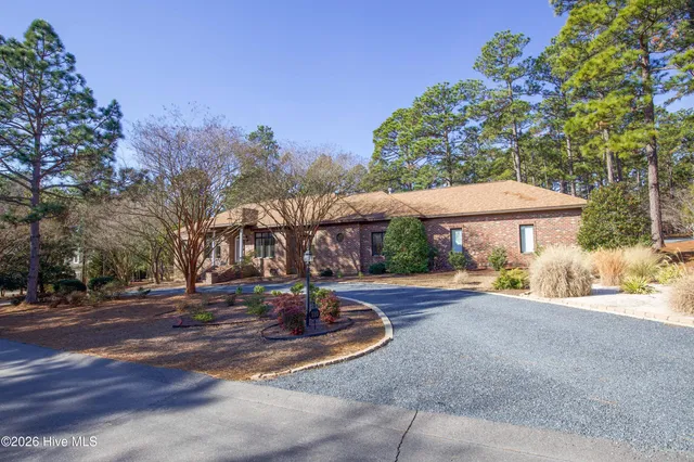 $1,075,000 | 110 Woodenbridge Lane, Pinehurst, NC 28374