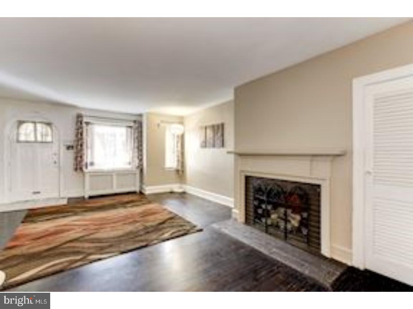 6403 Morris Park Road Philadelphia, PA 19151 - Photo 6 of 21 Living Room