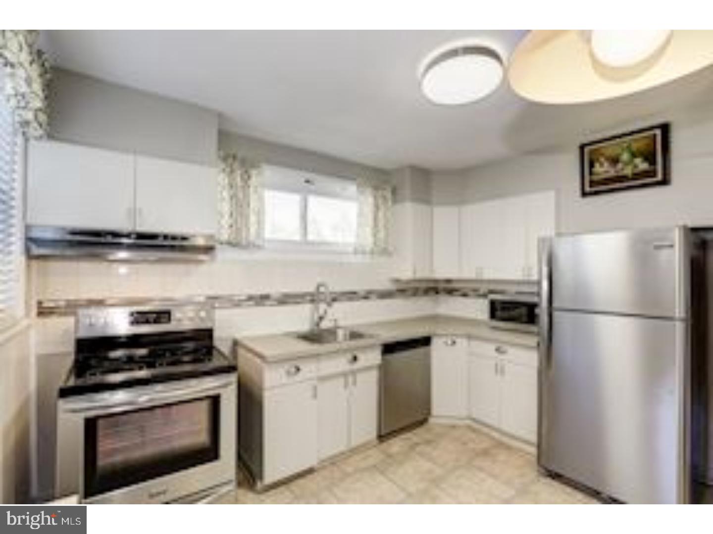 6403 Morris Park Road Philadelphia, PA 19151 - Photo 10 of 21 Kitchen