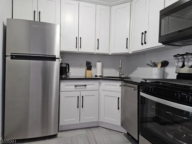 $1,770 | 605 Grove Street, Unit F8, Clifton, NJ 07013