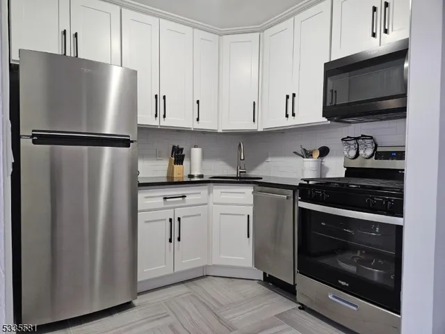 $1,770 | 605 Grove Street, Unit F8, Clifton, NJ 07013