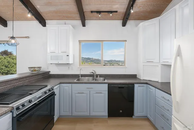 $535,000 | 124 Tiburon Boulevard, San Rafael, CA 94901