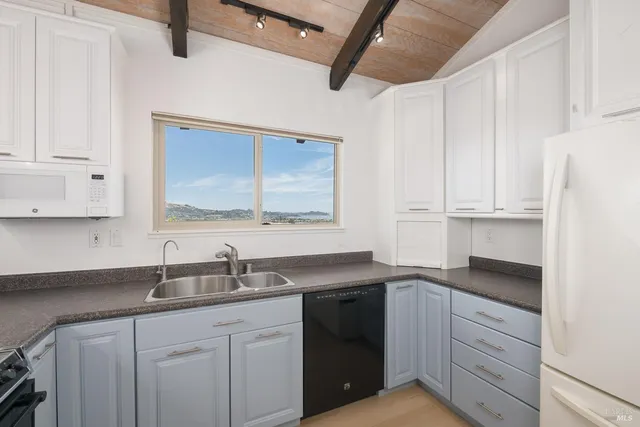$535,000 | 124 Tiburon Boulevard, San Rafael, CA 94901