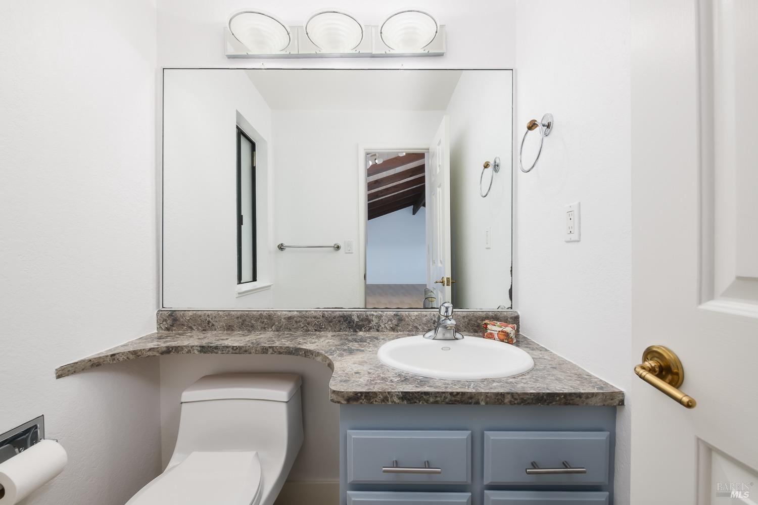 124 Tiburon Boulevard San Rafael, CA 94901 - Photo 20 of 39 Half bath on living level