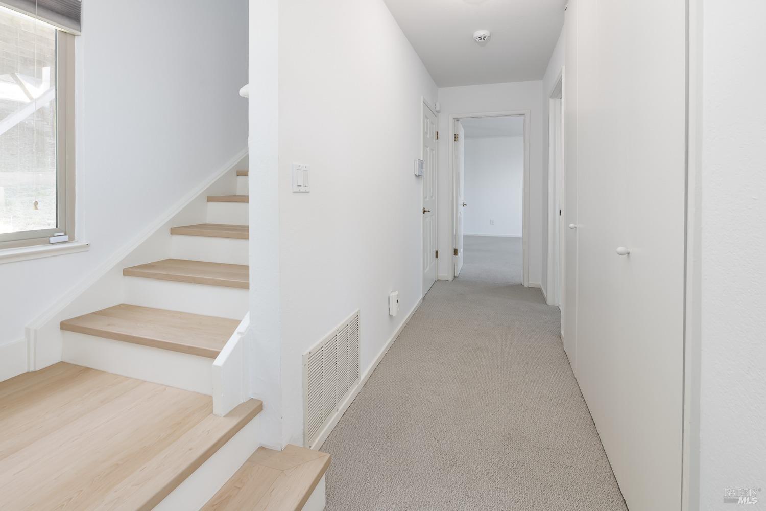 124 Tiburon Boulevard San Rafael, CA 94901 - Photo 21 of 39 Bedroom level hallway