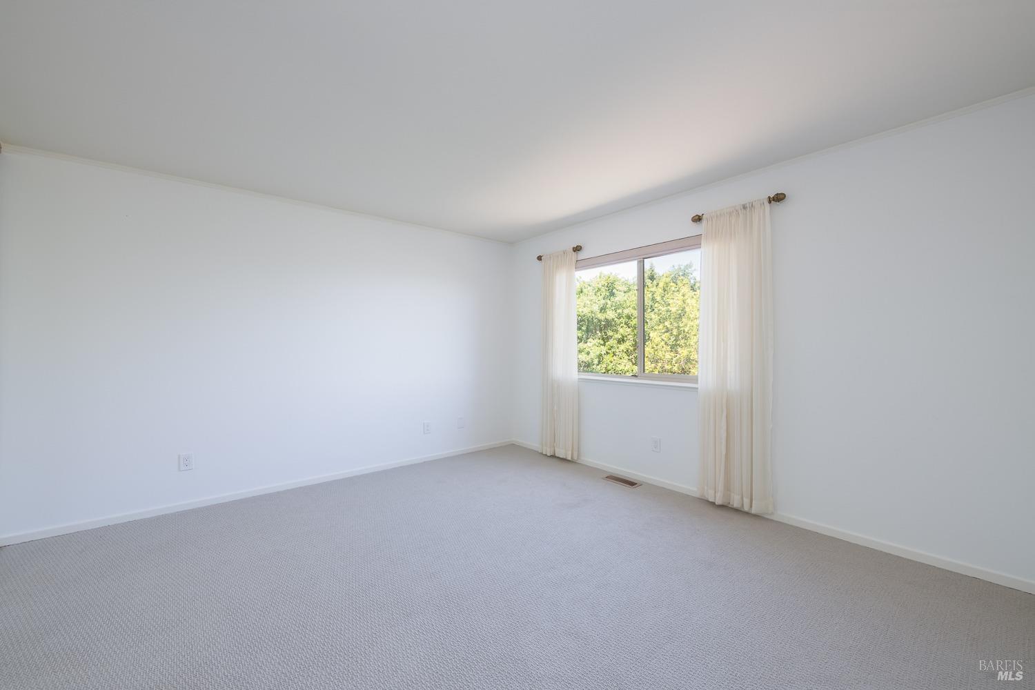 124 Tiburon Boulevard San Rafael, CA 94901 - Photo 22 of 39 Primary bedoom