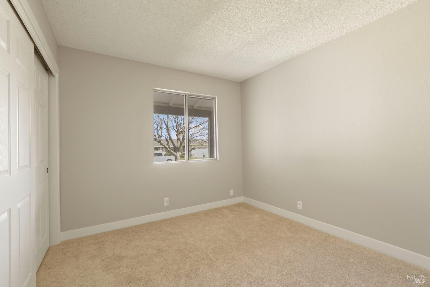 28 Amador Circle Rio Vista, CA 94571 - Photo 23 of 39 an empty room with windows