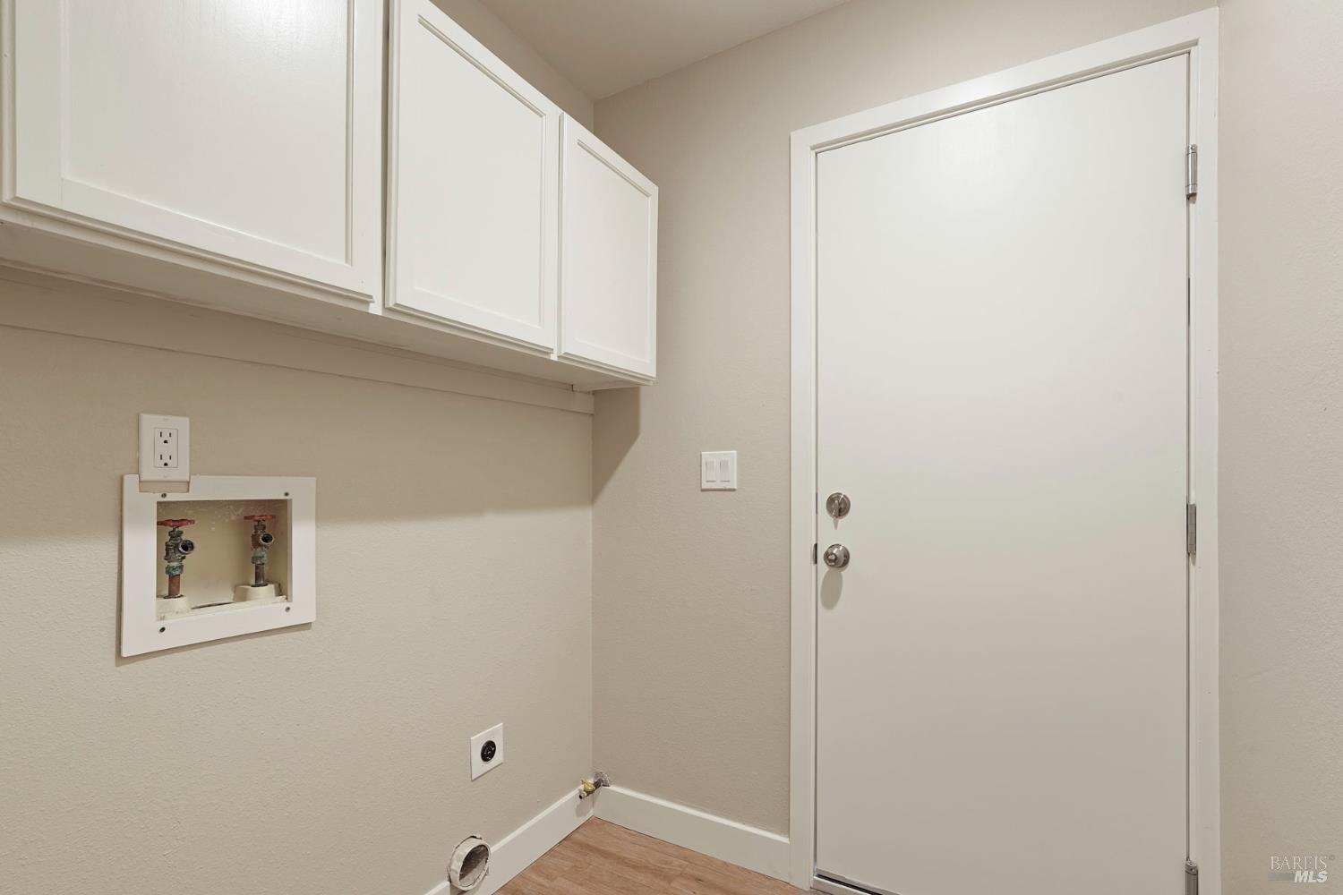 28 Amador Circle Rio Vista, CA 94571 - Photo 28 of 39 a bathroom with a shower