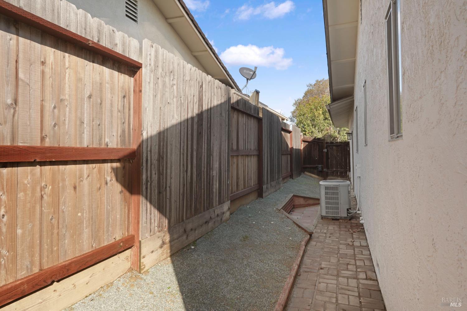 28 Amador Circle Rio Vista, CA 94571 - Photo 34 of 39 a backyard of a house with table and chairs