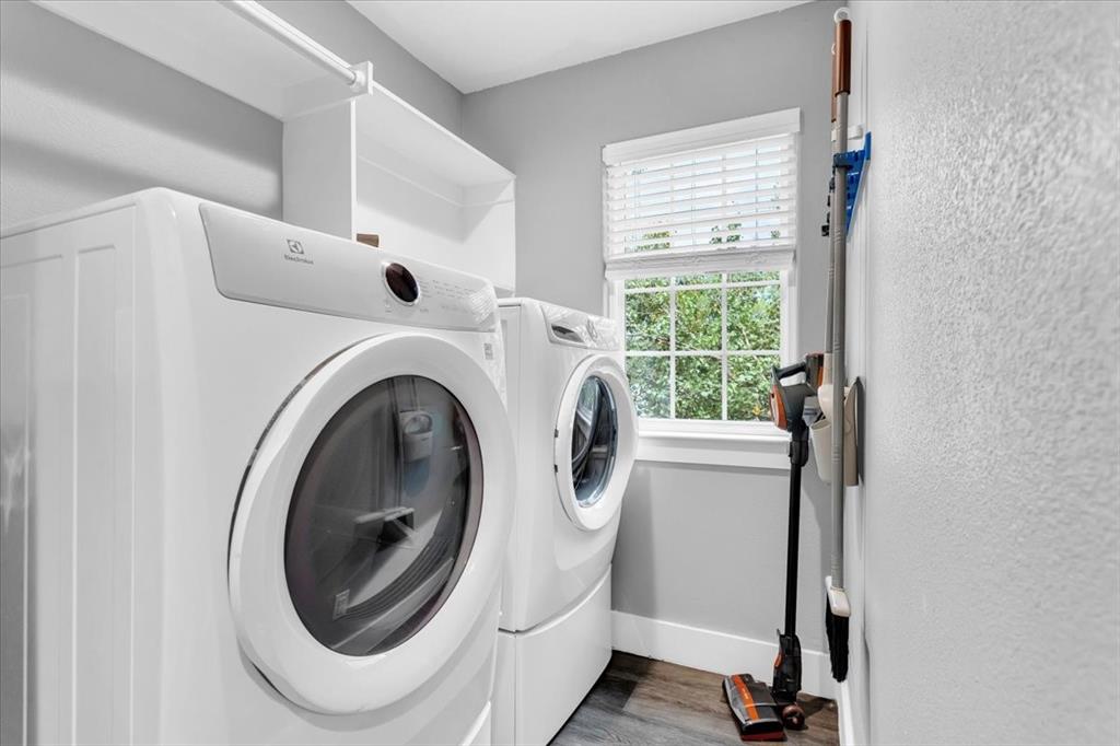 312 East Day Street Denison, TX 75021 - Photo 14 of 24 a utility room with dryer and washer