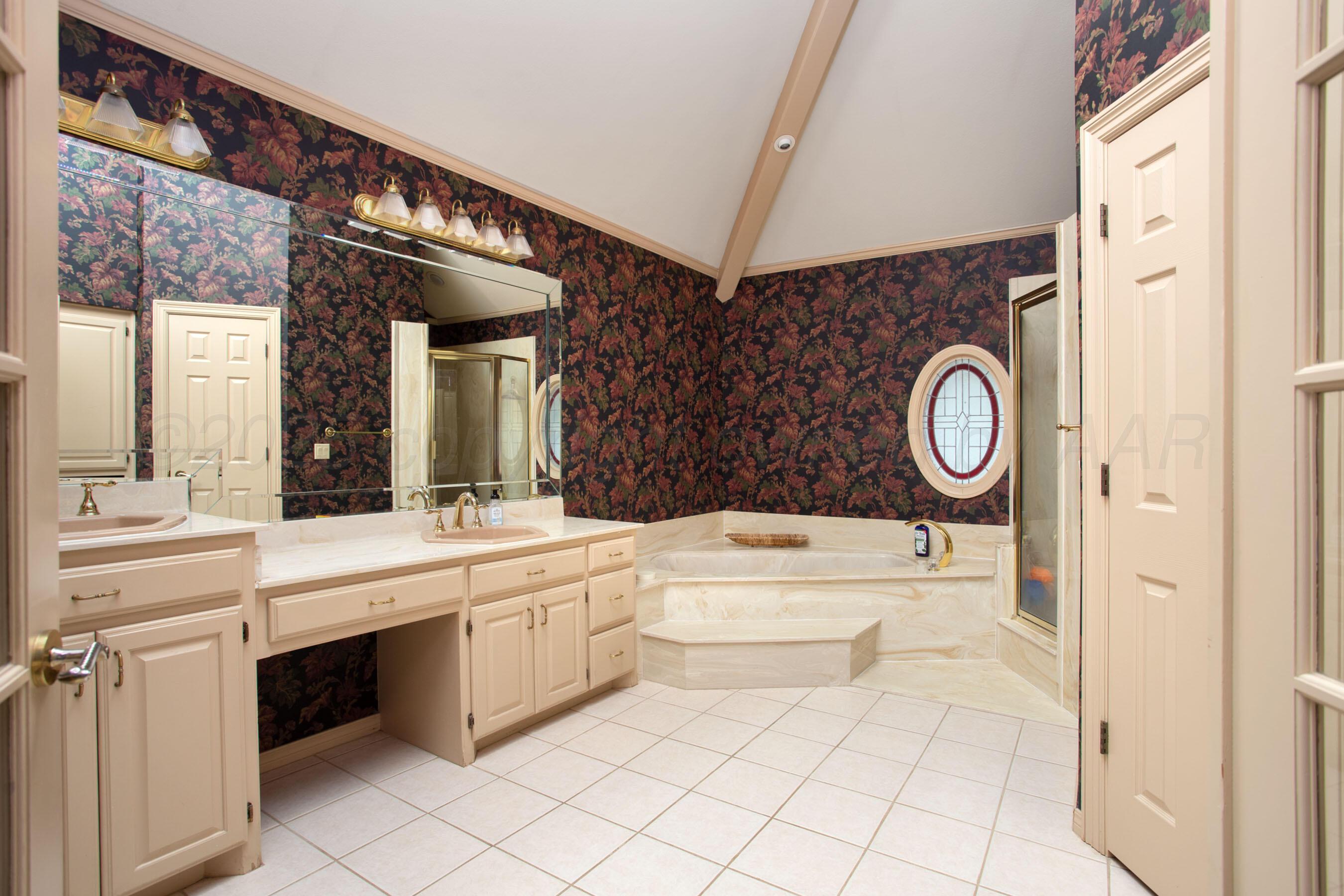7600 Baughman Drive Amarillo, TX 79121 - Photo 18 of 30 Primary Bathroom