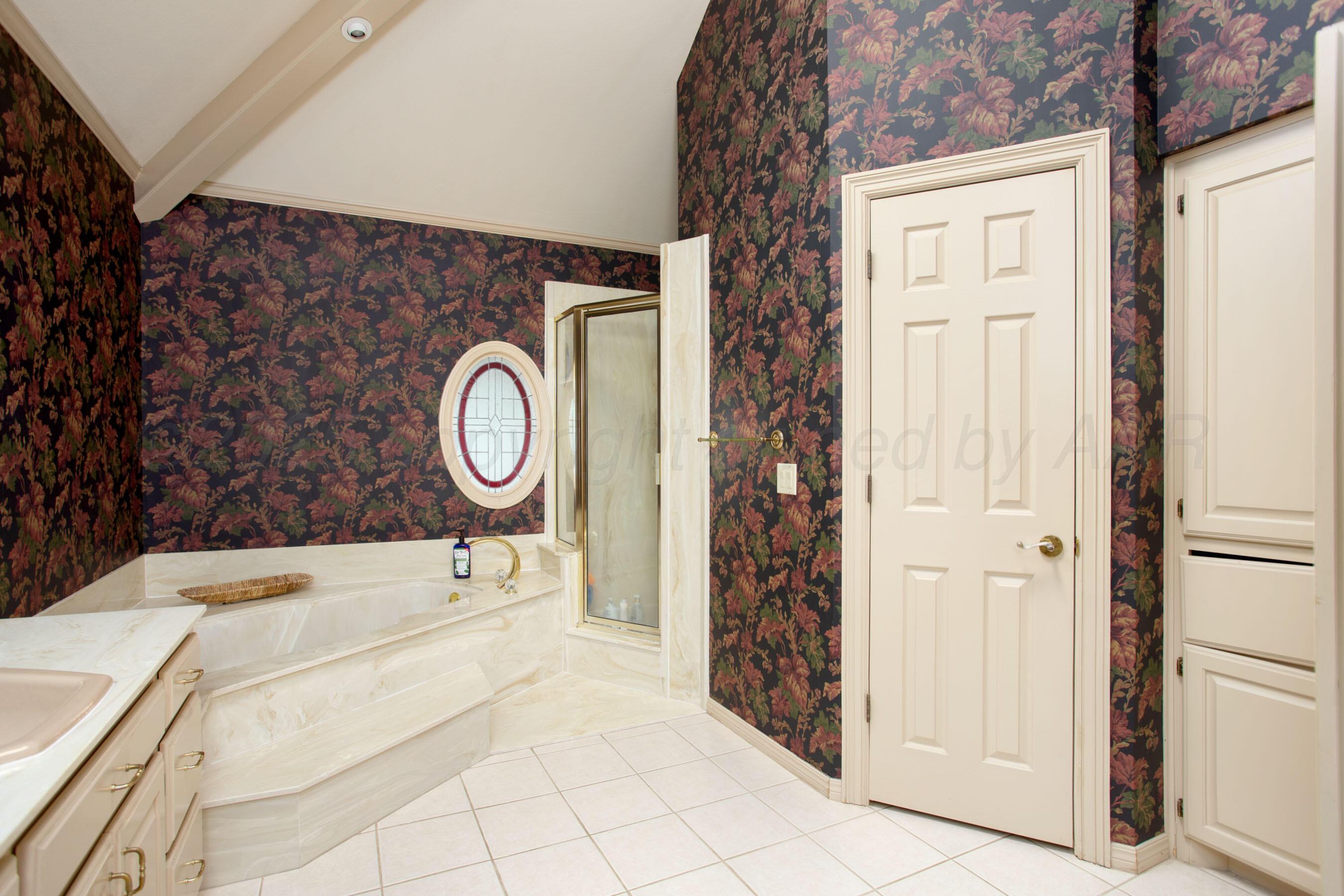 7600 Baughman Drive Amarillo, TX 79121 - Photo 20 of 30 Primary Bathroom