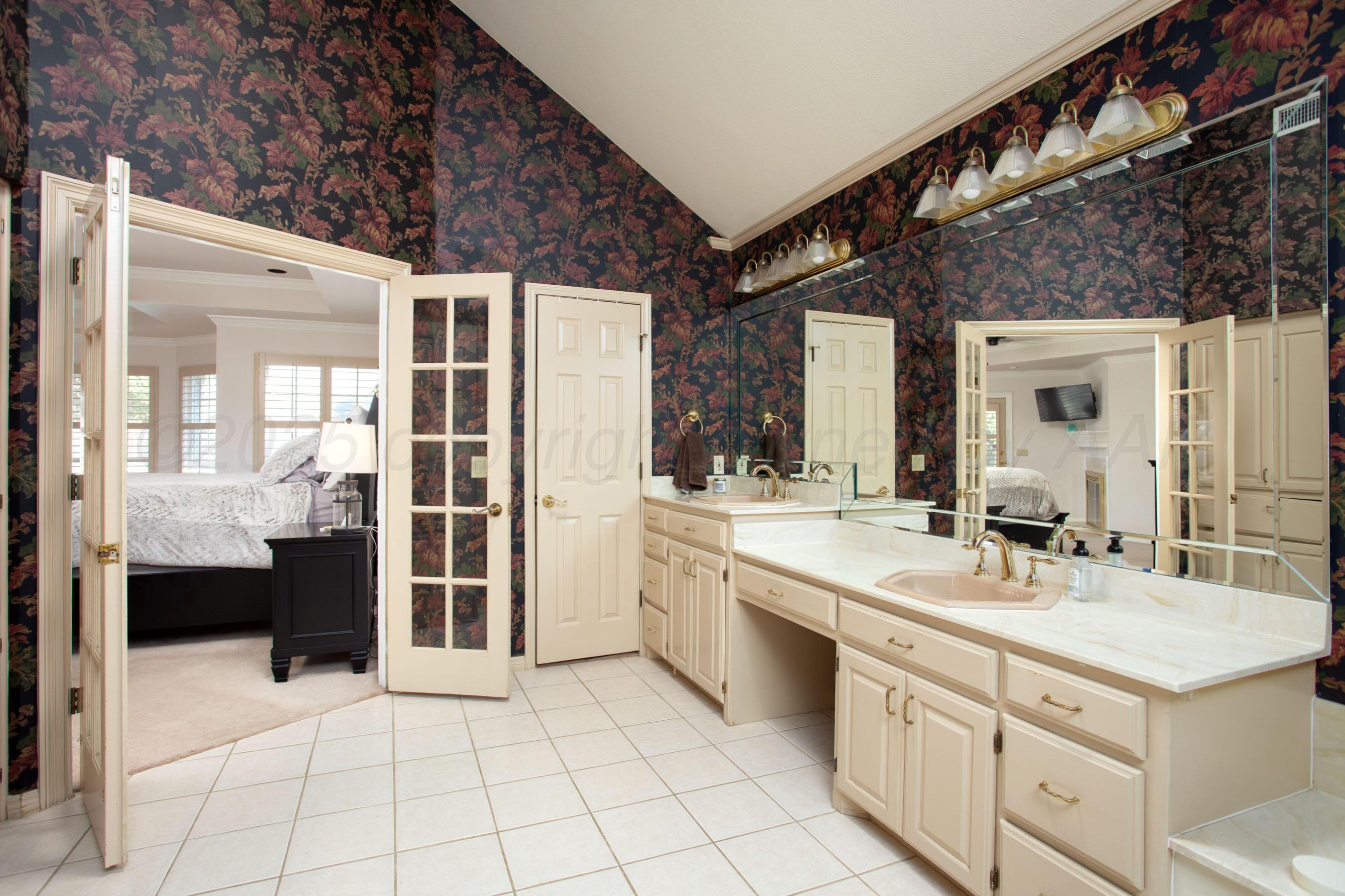 7600 Baughman Drive Amarillo, TX 79121 - Photo 21 of 30 Primary Bathroom