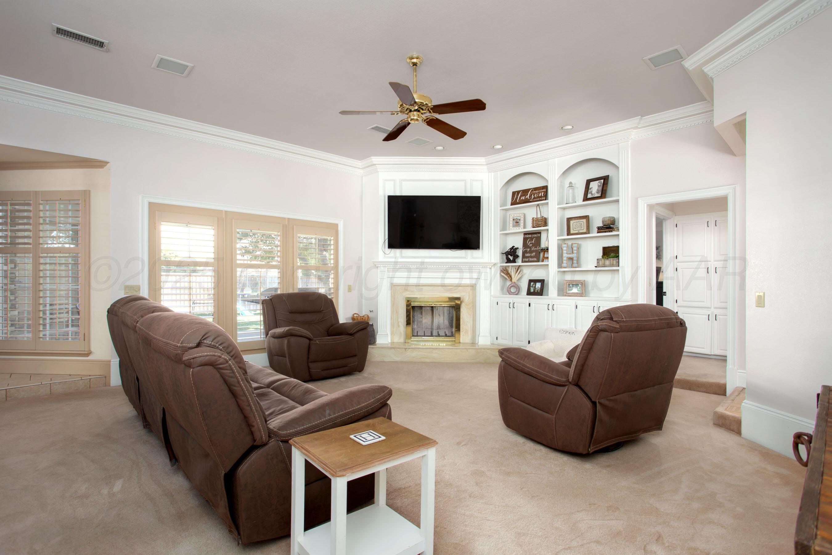7600 Baughman Drive Amarillo, TX 79121 - Photo 4 of 30 Living Room