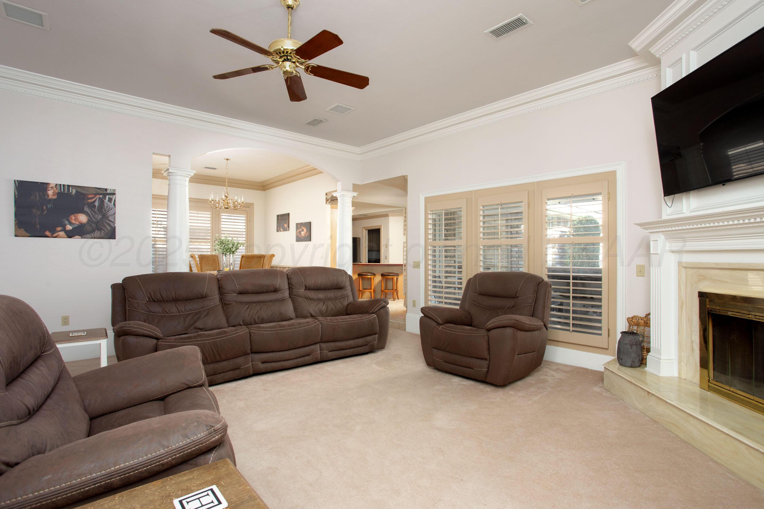 7600 Baughman Drive Amarillo, TX 79121 - Photo 7 of 30 Living Room