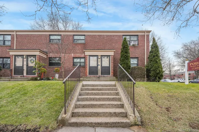 $330,000 | 220-02 73rd Avenue, Unit 7A2 | Oakland Gardens