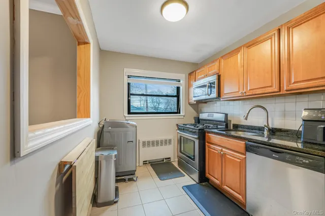 $330,000 | 220-02 73rd Avenue, Unit 7A2 | Oakland Gardens
