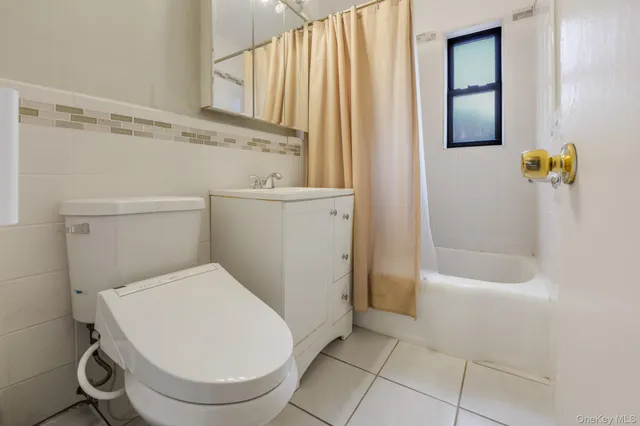 $330,000 | 220-02 73rd Avenue, Unit 7A2 | Oakland Gardens