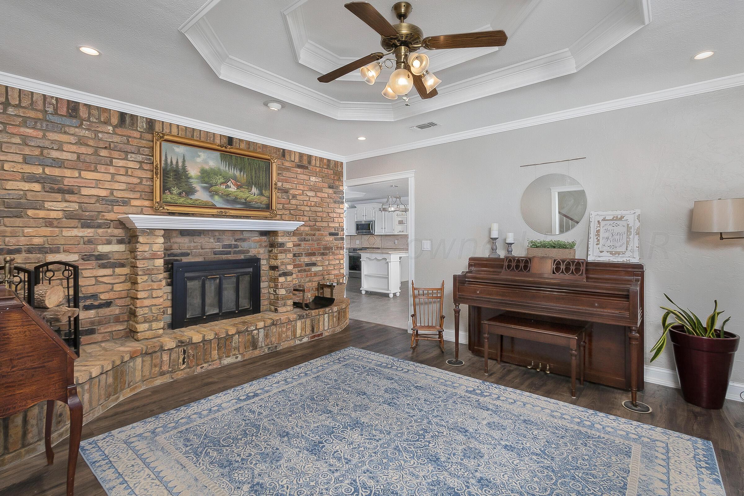 1345 South Girl Scout Road Amarillo, TX 79124 - Photo 7 of 60 009_Den