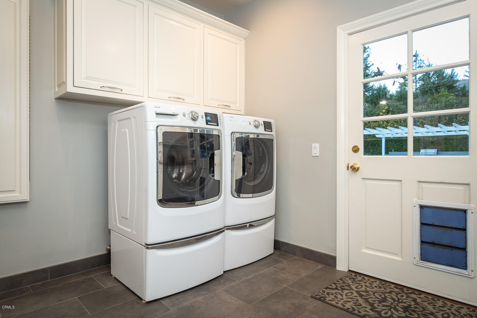 551 Georgian Road La Canada Flintridge, CA 91011 - Photo 41 of 56 a utility room with dryer and washer