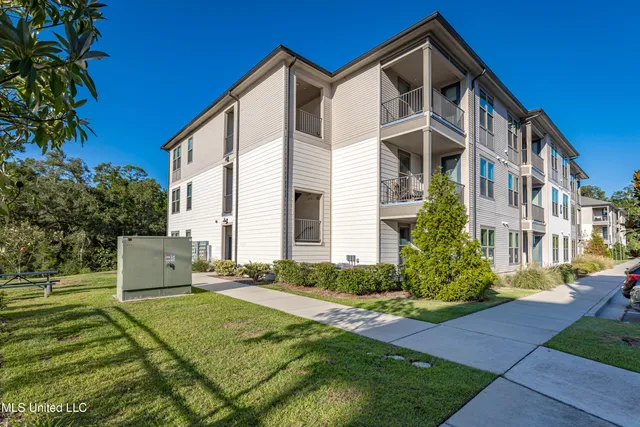 $225,000 | 2501 Bienville Boulevard, Unit 413, Ocean Springs, MS 39564