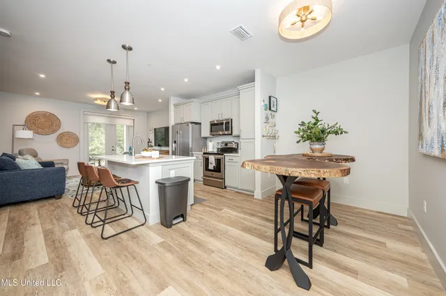 $225,000 | 2501 Bienville Boulevard, Unit 413, Ocean Springs, MS 39564