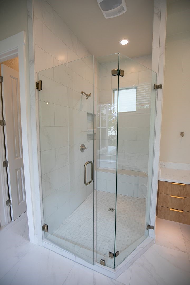 2800 Waymaker Way, Unit 29 Austin, TX 78746 - Photo 14 of 25 a bathroom with a shower