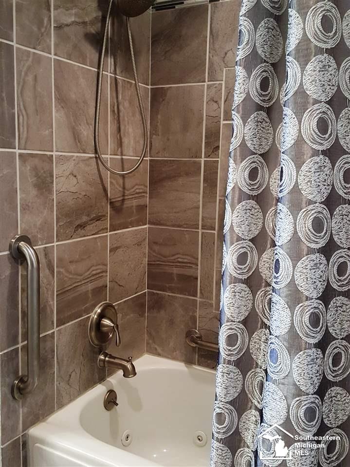 4455 Section Road Ottawa Lake, MI 49267 - Photo 12 of 24 Bath