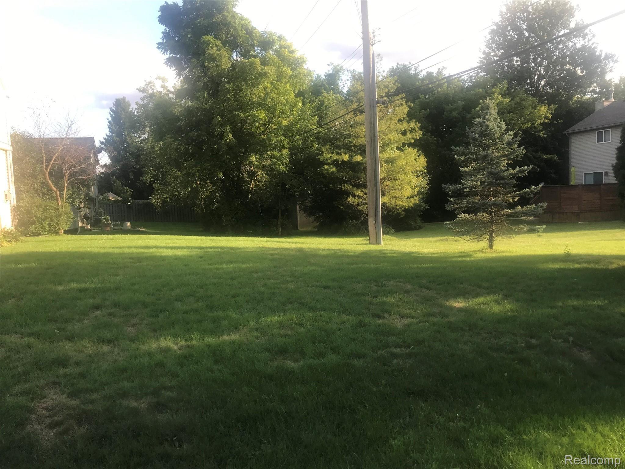 2011 Grace Avenue Rochester, MI 48309 - Photo 48 of 58 Re6qcVhzQZ2R365t%8ZkSw.jpg