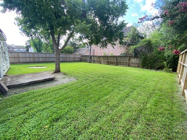 5213 Linden Street Bellaire, TX 77401 - Photo 7 of 18