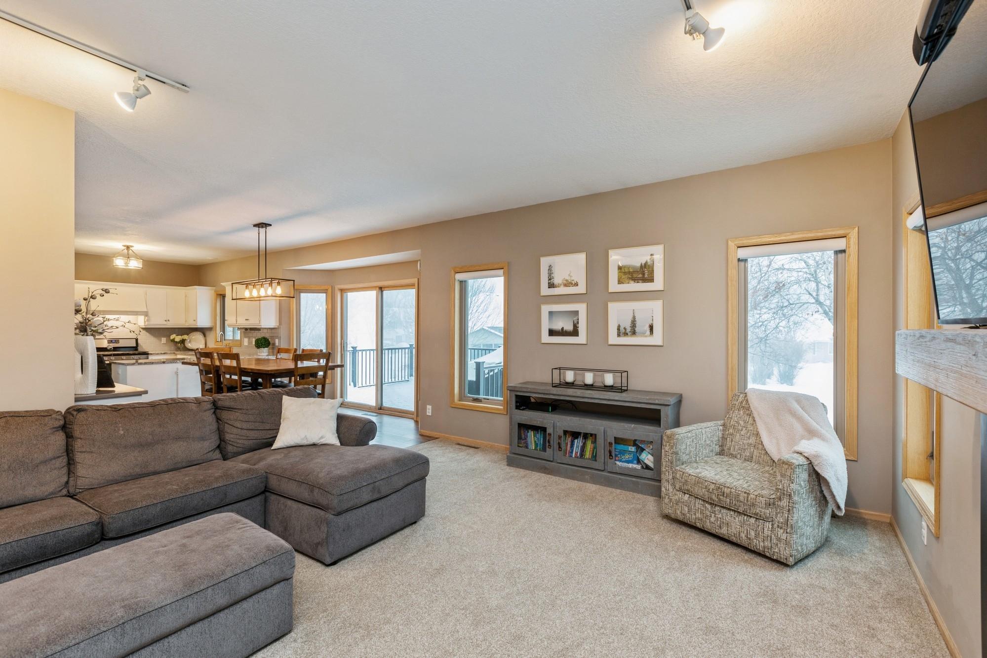 1152 Ridge Bluff Drive Chaska, MN 55318 - Photo 6 of 44 Gallery Image 6