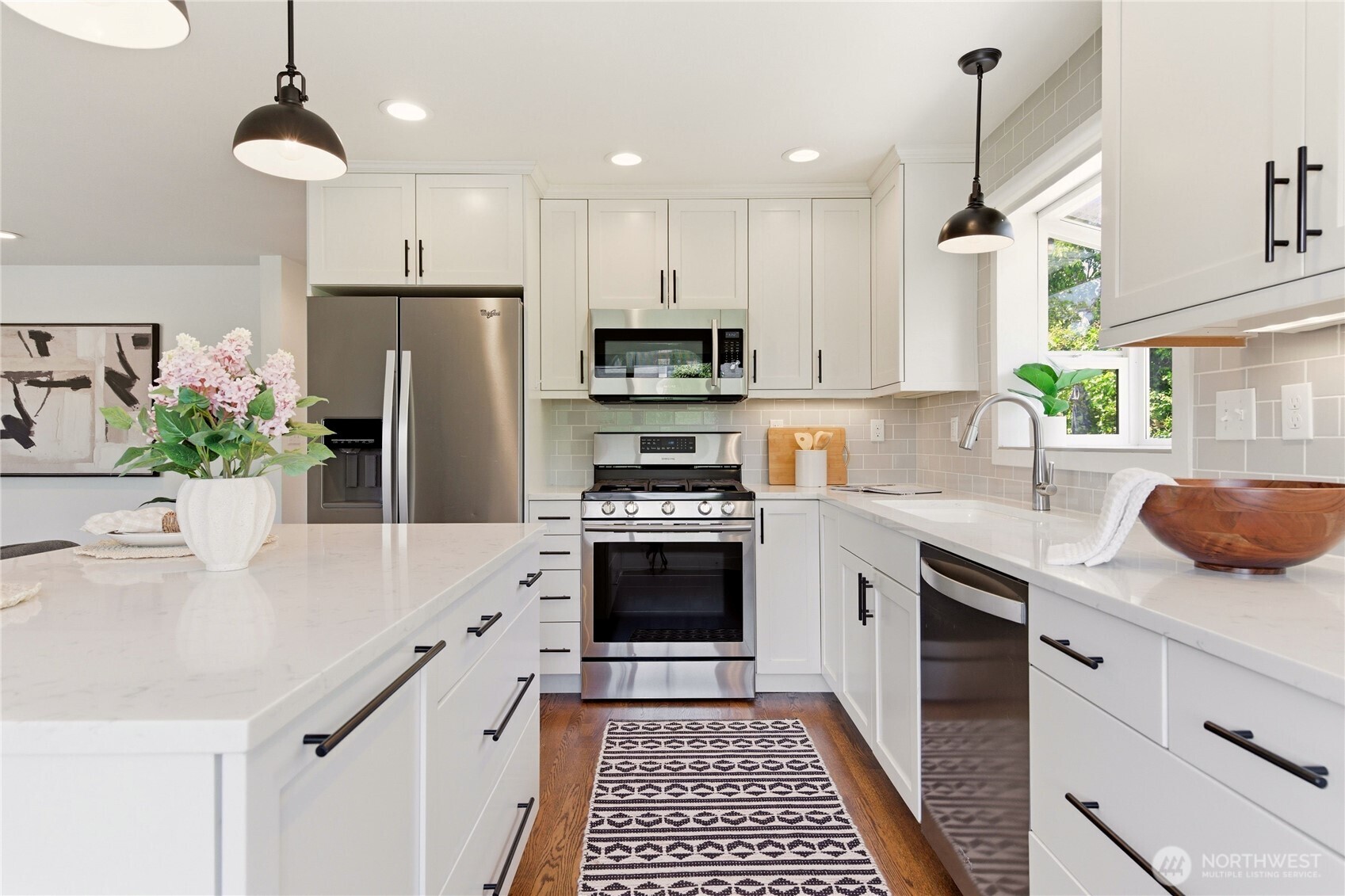 6825 Linden Avenue North Seattle, WA 98103 - Photo 13 of 40