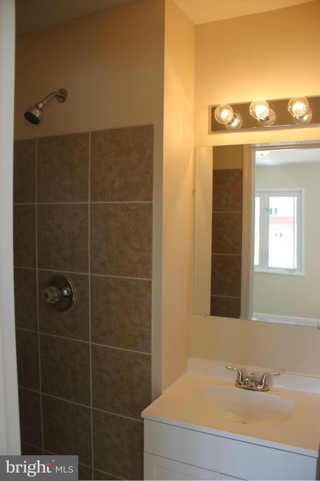 923 Sedgley Road Baltimore, MD 21228 - Photo 11 of 14 Second Bath