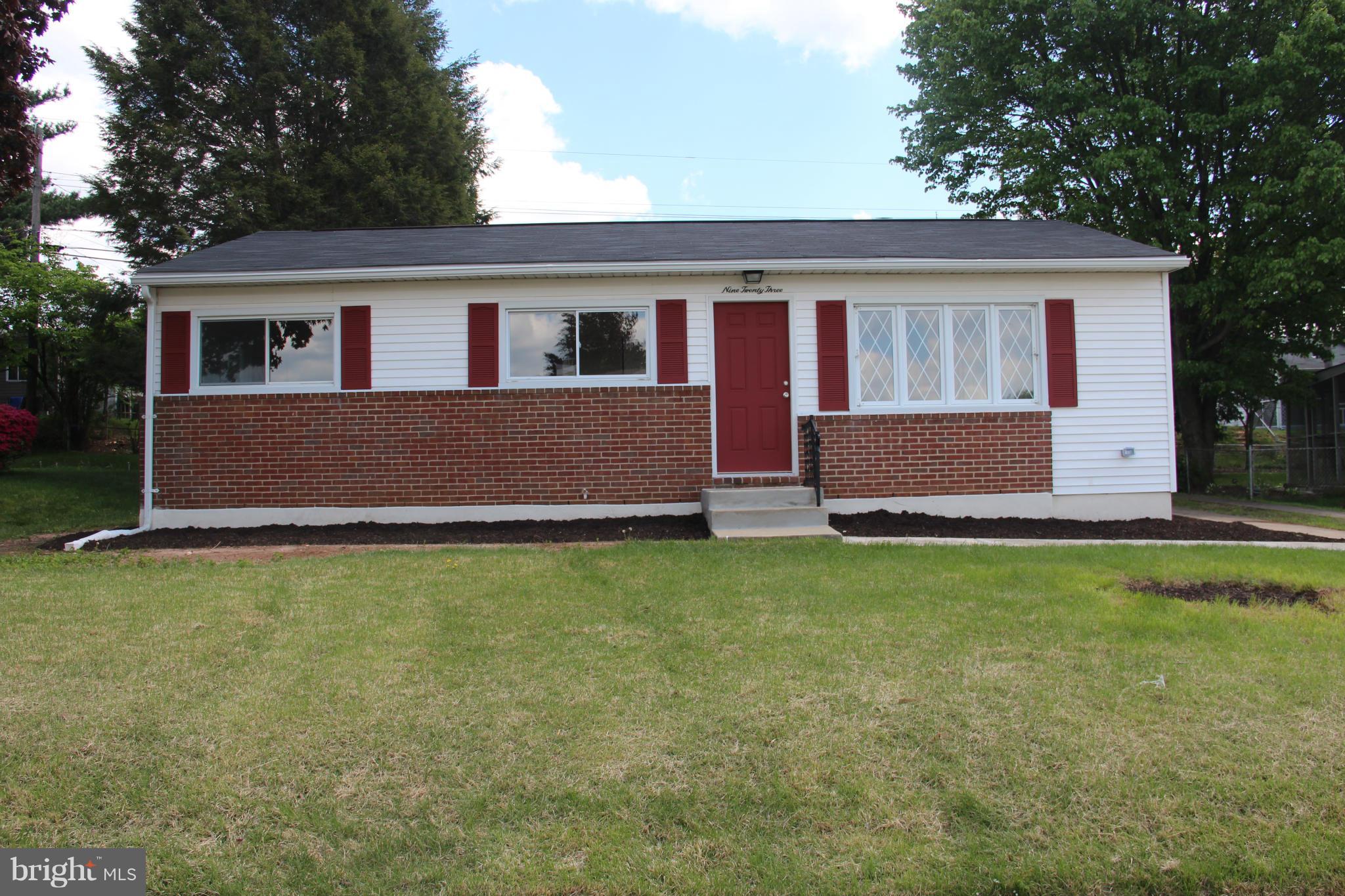 923 Sedgley Road Baltimore, MD 21228 - Photo 14 of 14 Exterior (Front)