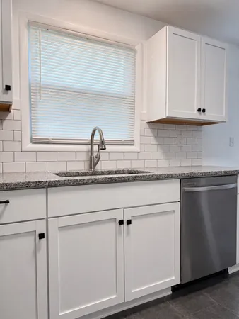 $1,860 | 136-138 Meeker Road, Unit LEFT, Vestal, NY 13850