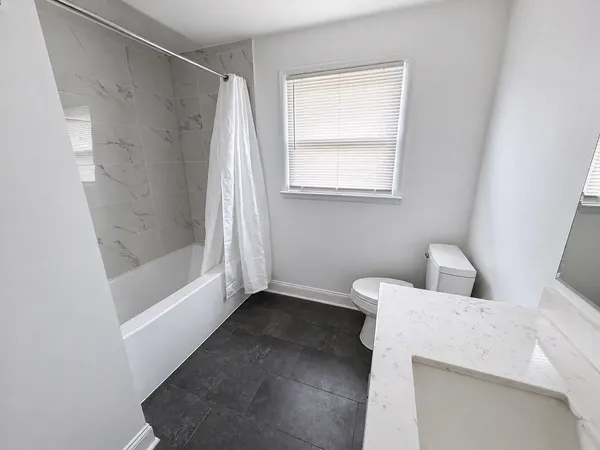 $1,860 | 136-138 Meeker Road, Unit LEFT, Vestal, NY 13850