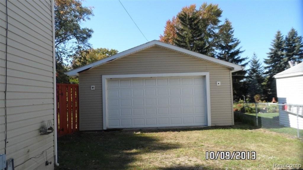 12125 Stark Road Livonia, MI 48150 - Photo 12 of 12 SAM_8087.JPG