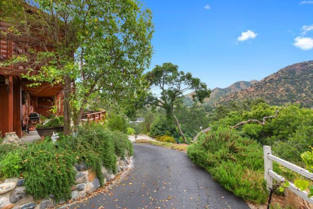 42182 Mynatt Drive Three Rivers, CA 93271 - Photo 62 of 67 The Driveway (1)