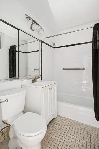 $1,250,000 | 137 Barrow Street, Unit 5A | West Village