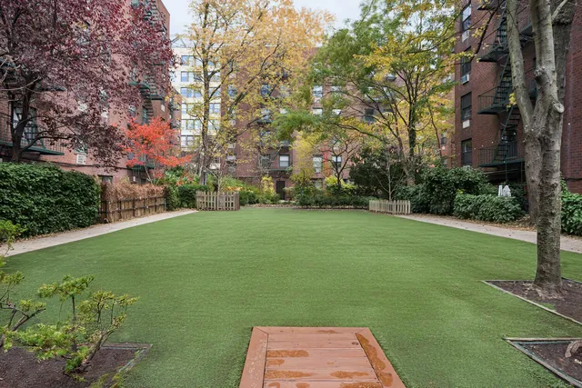 $1,250,000 | 137 Barrow Street, Unit 5A | West Village