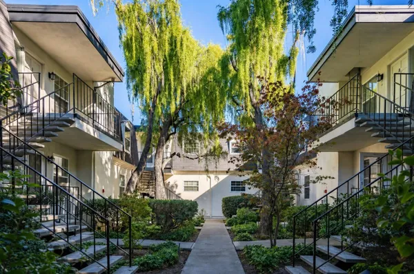 $1,498,000 | 451 Oak Grove Avenue, Unit 1, Menlo Park, CA 94025